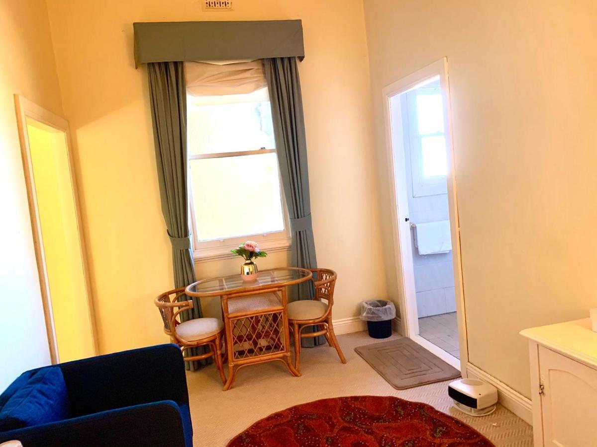Victoria And Albert Guesthouse Bagian luar foto