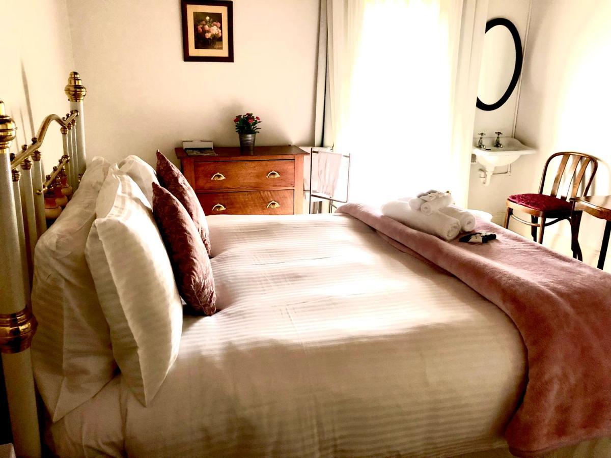 Victoria And Albert Guesthouse Bagian luar foto